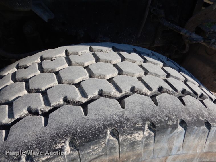 image for item JQ9312 2002 Volvo VHD  ready mix truck