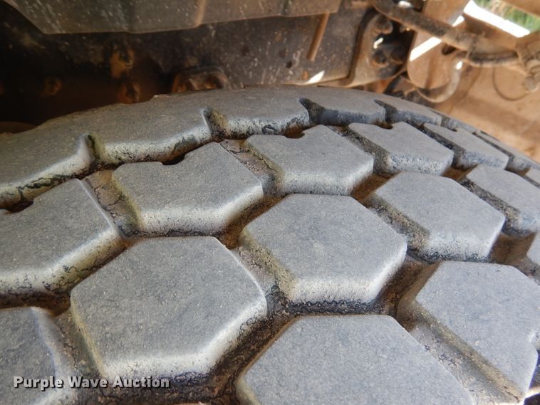 image for item JQ9312 2002 Volvo VHD  ready mix truck