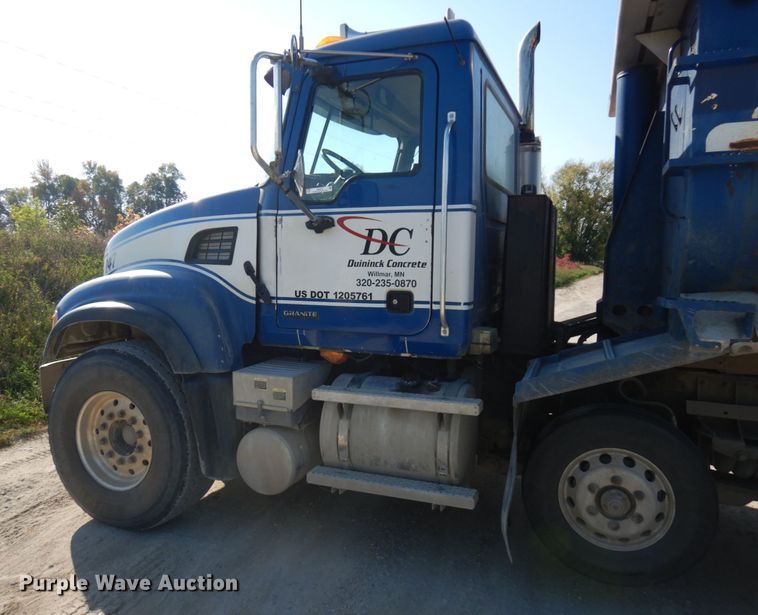 image for item JQ9314 2003 Mack CV513  dump truck