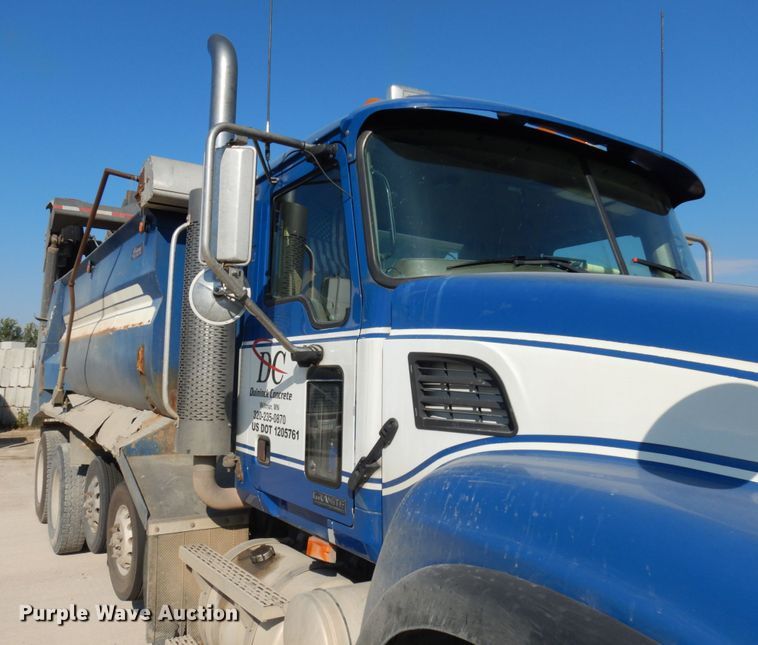 image for item JQ9314 2003 Mack CV513  dump truck