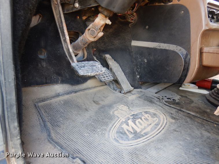 image for item JQ9314 2003 Mack CV513  dump truck