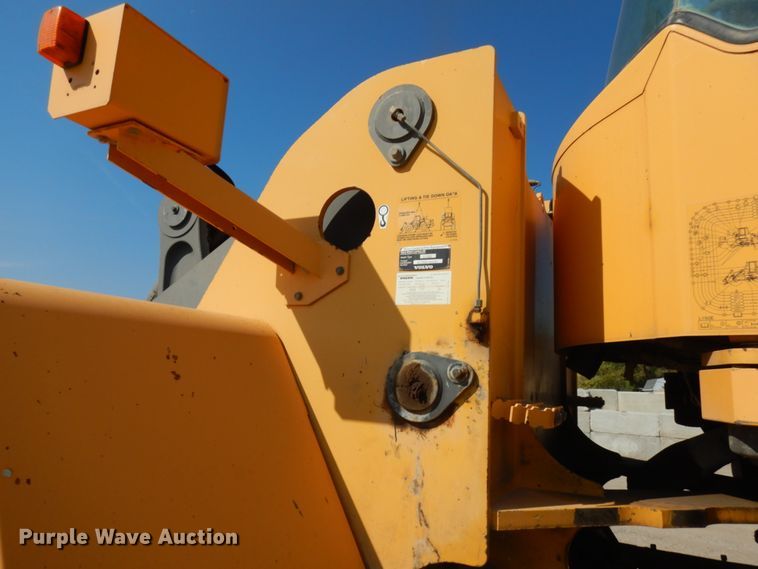 image for item JQ9317 2005 Volvo L150E  wheel loader