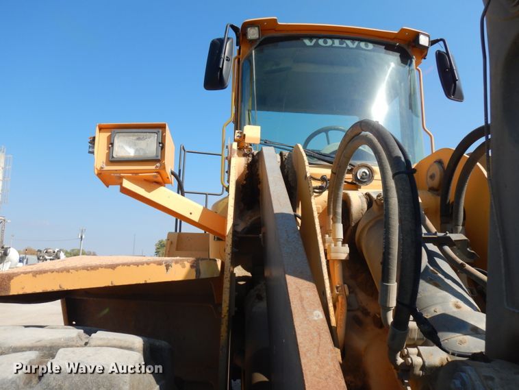 image for item JQ9317 2005 Volvo L150E  wheel loader