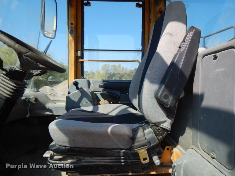 image for item JQ9317 2005 Volvo L150E  wheel loader