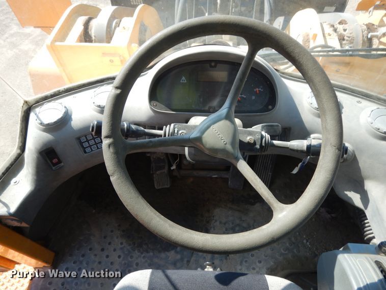 image for item JQ9317 2005 Volvo L150E  wheel loader