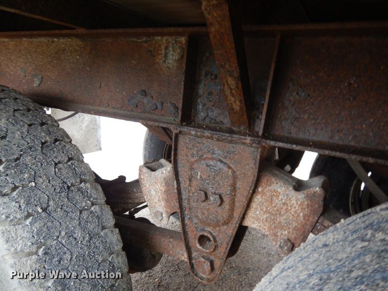 image for item JQ9320 1987 Ward  flatbed trailer