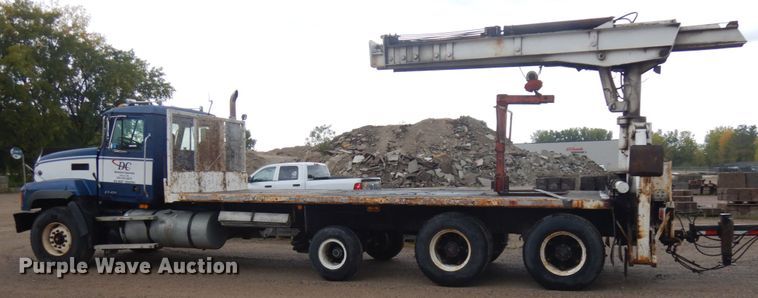 image for item JQ9321 1996 Mack CL713  crane truck