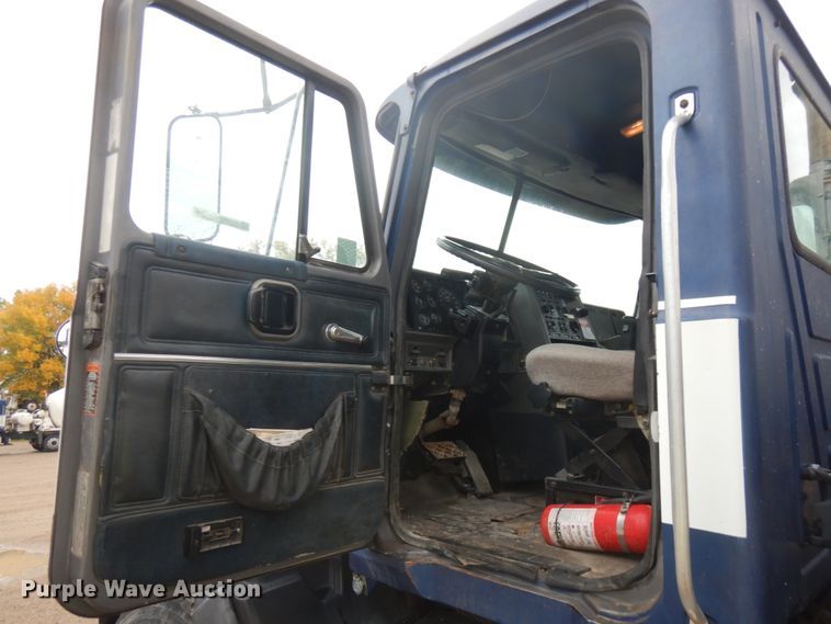 image for item JQ9321 1996 Mack CL713  crane truck