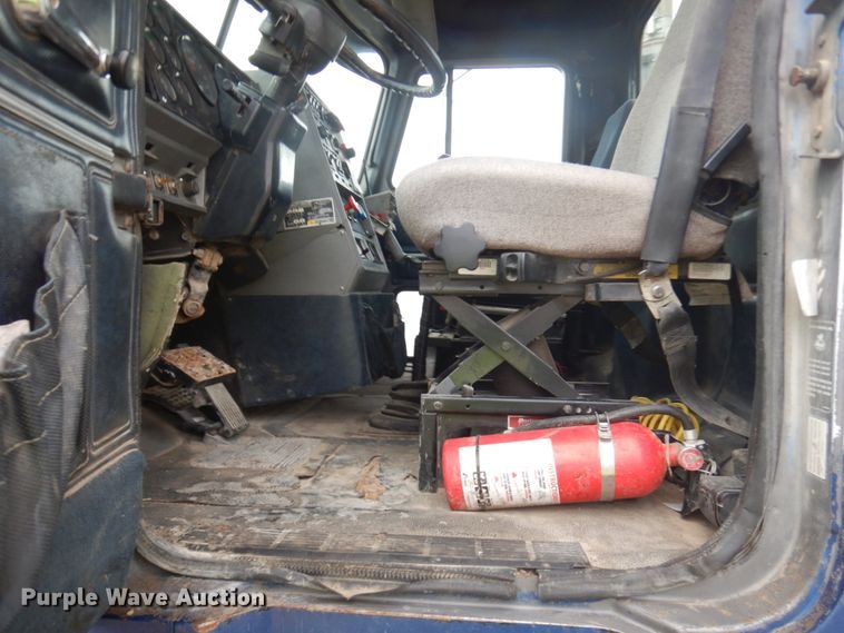 image for item JQ9321 1996 Mack CL713  crane truck