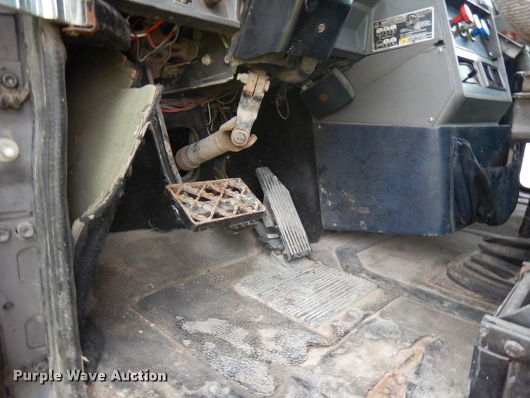 image for item JQ9321 1996 Mack CL713  crane truck