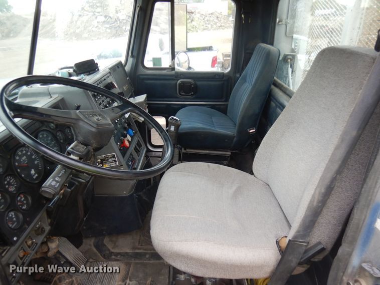 image for item JQ9321 1996 Mack CL713  crane truck