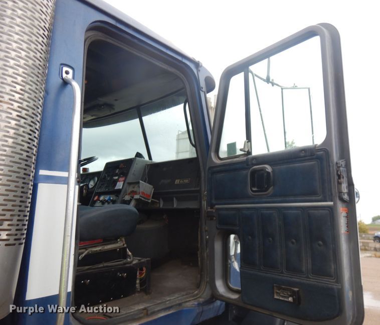 image for item JQ9321 1996 Mack CL713  crane truck