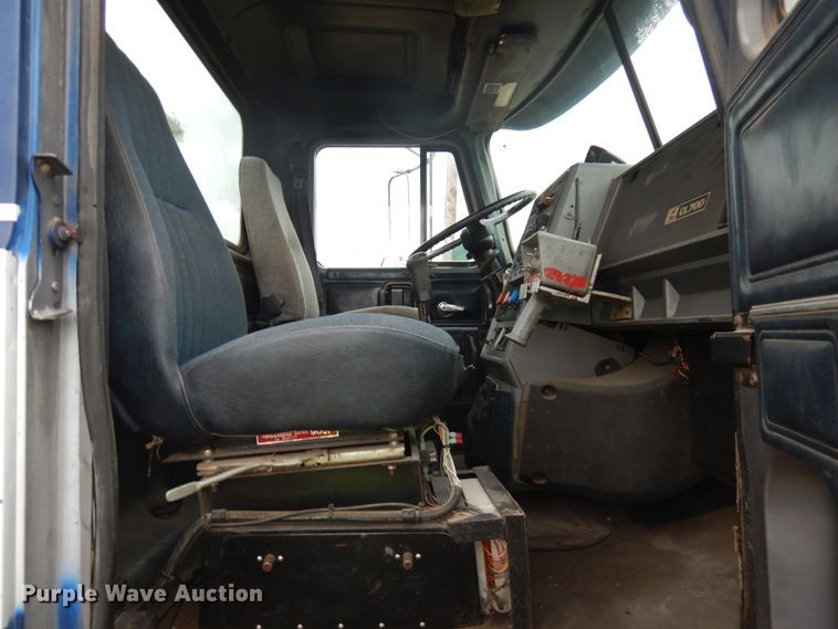 image for item JQ9321 1996 Mack CL713  crane truck