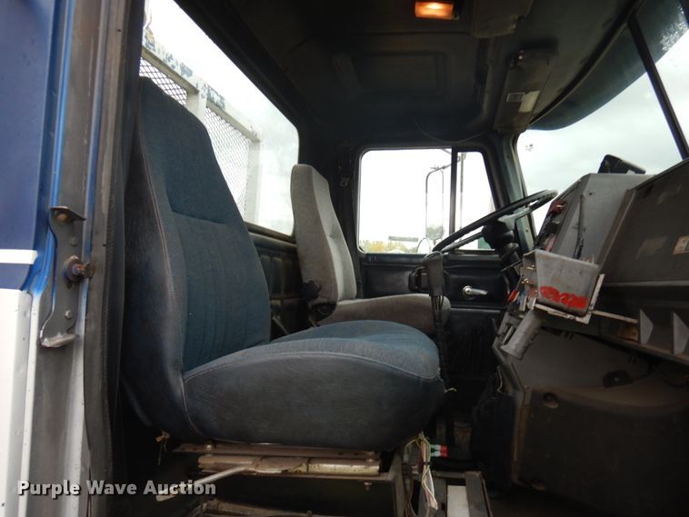 image for item JQ9321 1996 Mack CL713  crane truck