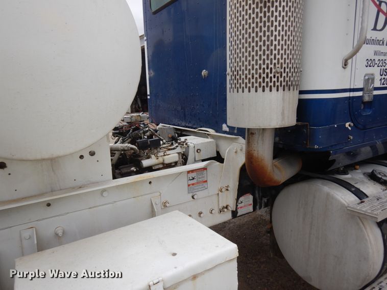 image for item JQ9322 2001 International 5500i  ready mix truck