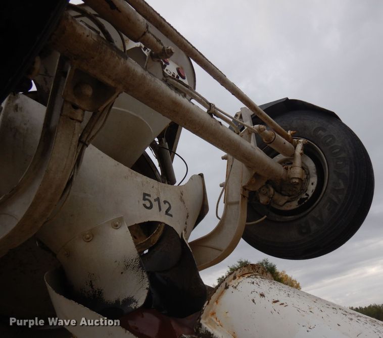 image for item JQ9322 2001 International 5500i  ready mix truck