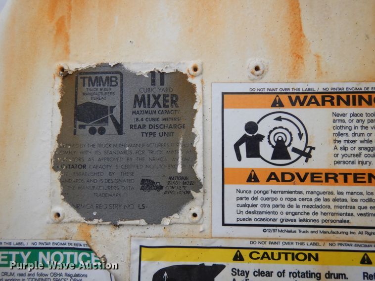 image for item JQ9322 2001 International 5500i  ready mix truck