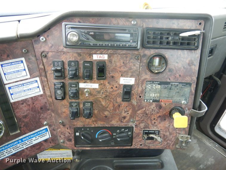 image for item JQ9322 2001 International 5500i  ready mix truck
