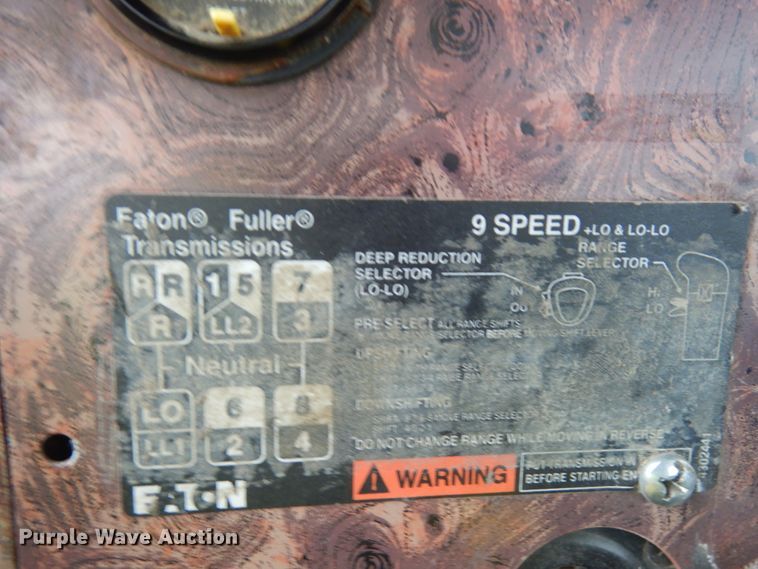 image for item JQ9322 2001 International 5500i  ready mix truck