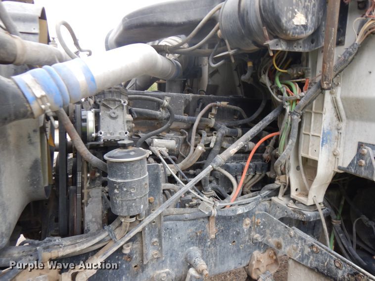 image for item JQ9322 2001 International 5500i  ready mix truck