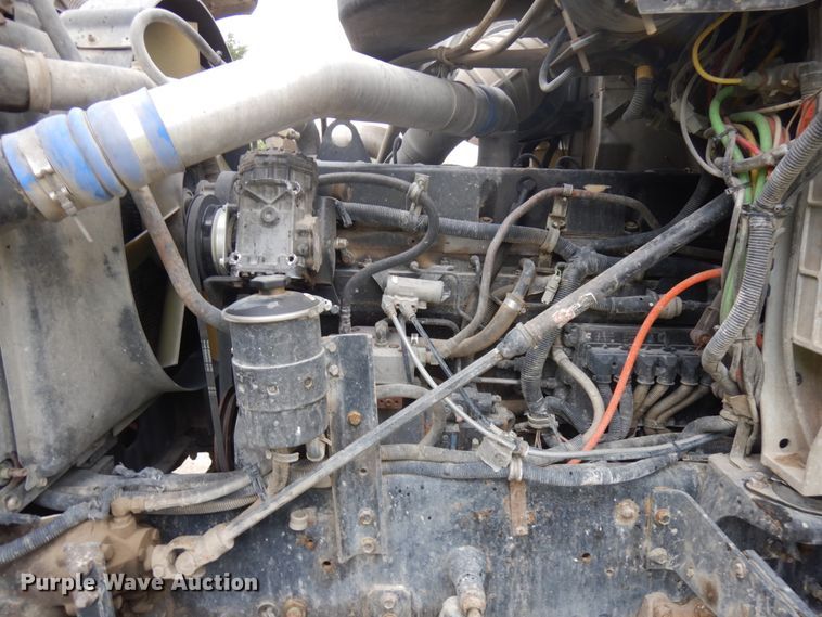 image for item JQ9322 2001 International 5500i  ready mix truck