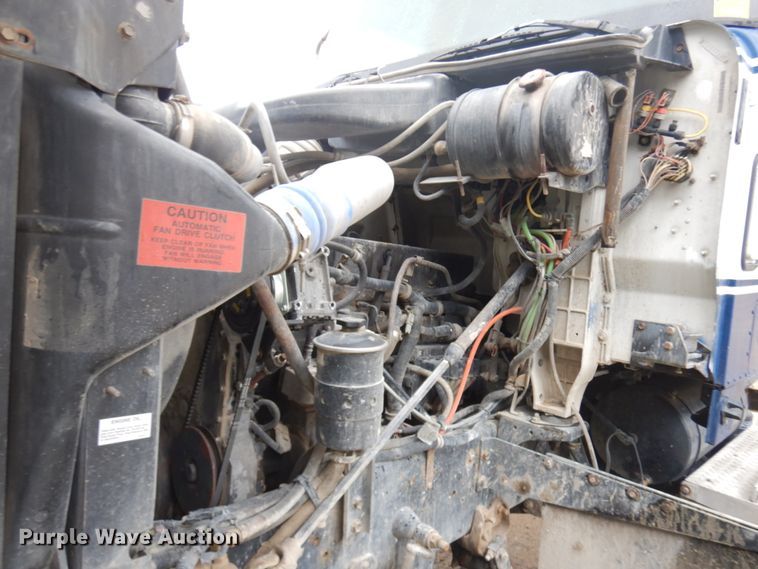 image for item JQ9322 2001 International 5500i  ready mix truck