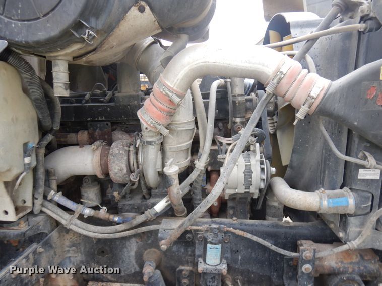 image for item JQ9322 2001 International 5500i  ready mix truck