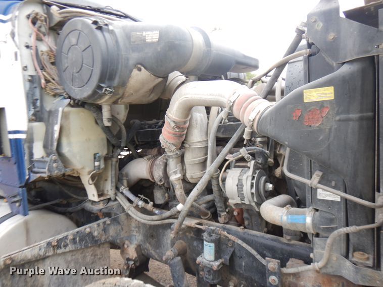 image for item JQ9322 2001 International 5500i  ready mix truck