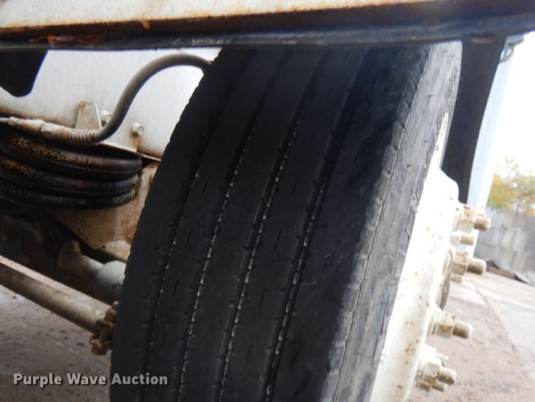 image for item JQ9322 2001 International 5500i  ready mix truck