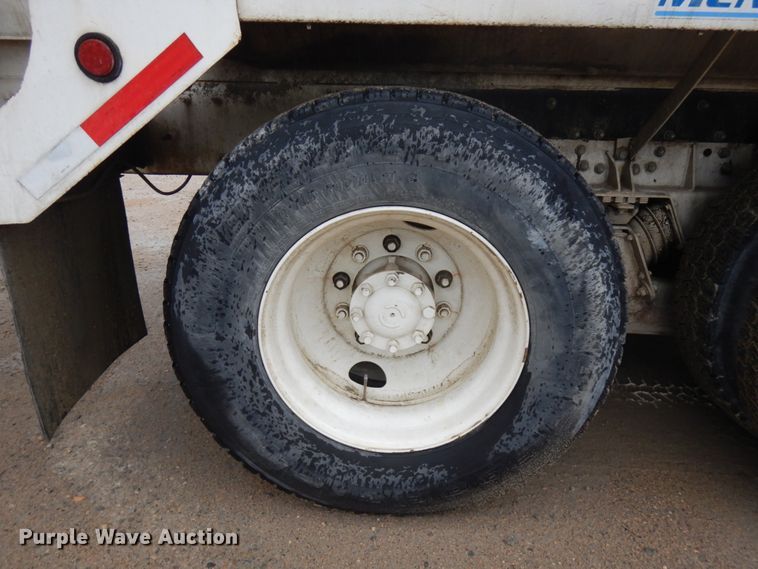 image for item JQ9322 2001 International 5500i  ready mix truck