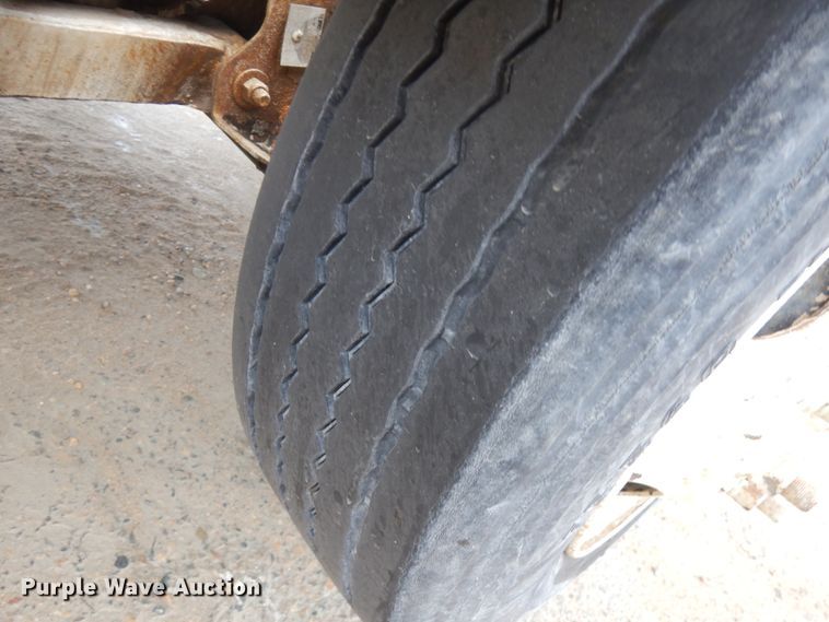 image for item JQ9322 2001 International 5500i  ready mix truck