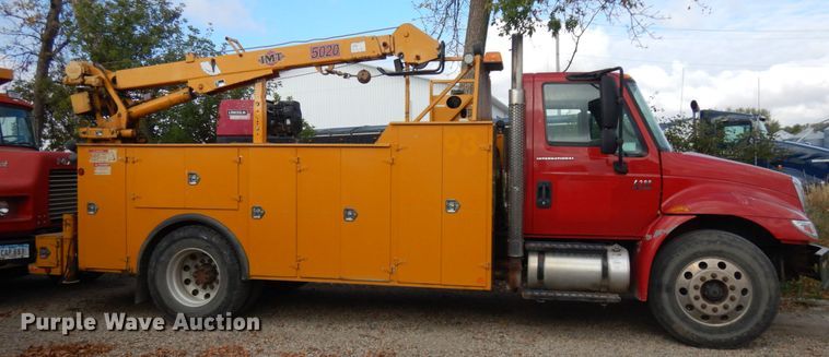 image for item JQ9341 2005 International 4300  utility / service truck