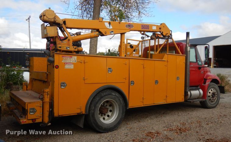 image for item JQ9341 2005 International 4300  utility / service truck