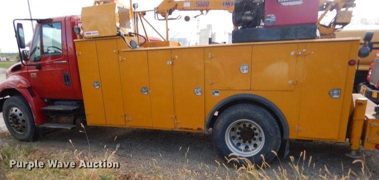 image for item JQ9341 2005 International 4300  utility / service truck