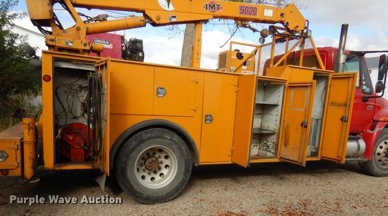 image for item JQ9341 2005 International 4300  utility / service truck