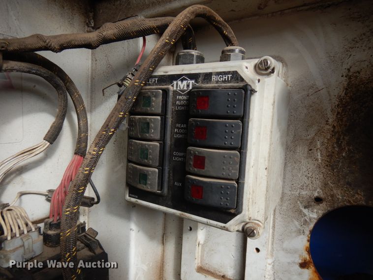 image for item JQ9341 2005 International 4300  utility / service truck