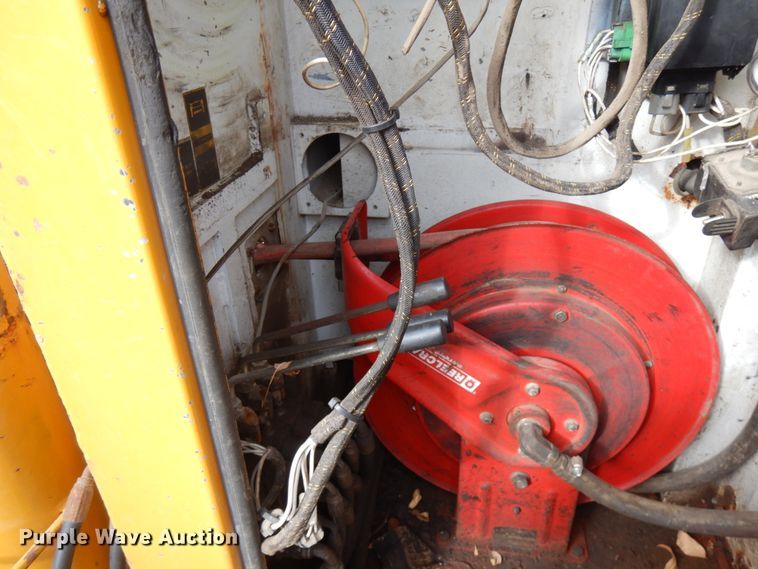 image for item JQ9341 2005 International 4300  utility / service truck