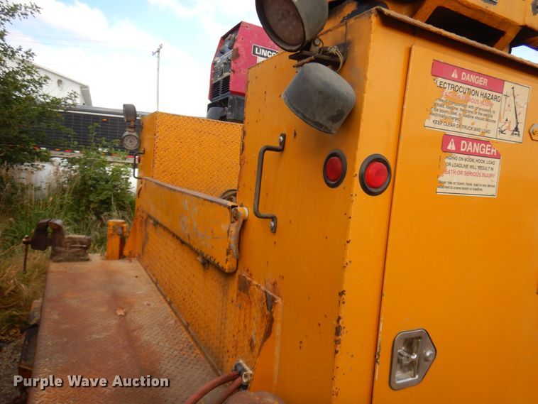 image for item JQ9341 2005 International 4300  utility / service truck