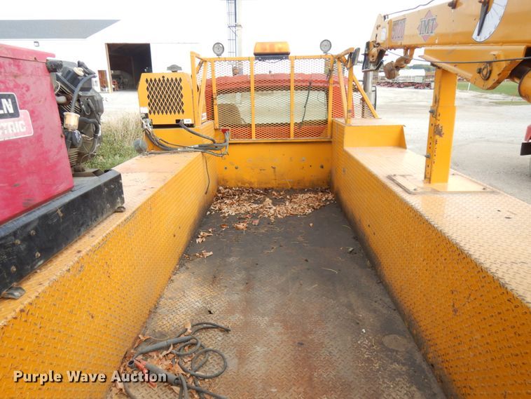 image for item JQ9341 2005 International 4300  utility / service truck