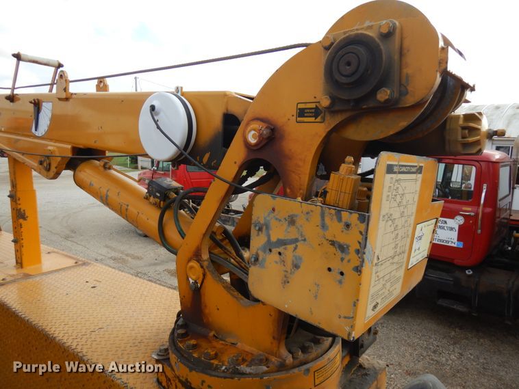 image for item JQ9341 2005 International 4300  utility / service truck