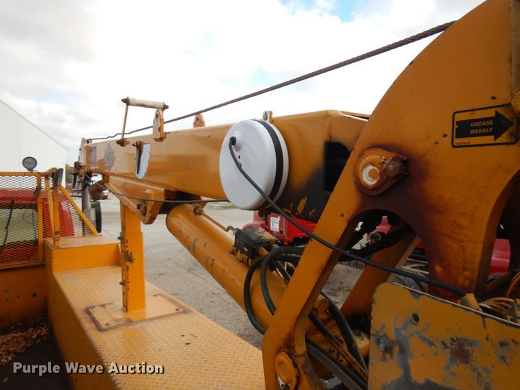 image for item JQ9341 2005 International 4300  utility / service truck