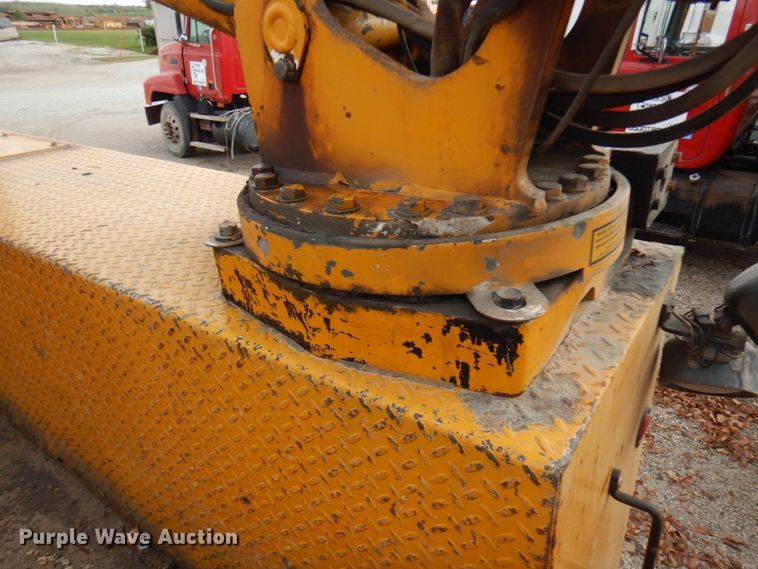 image for item JQ9341 2005 International 4300  utility / service truck