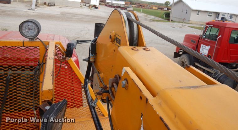 image for item JQ9341 2005 International 4300  utility / service truck