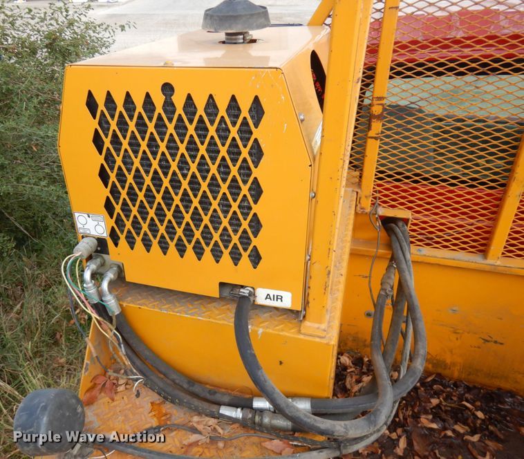 image for item JQ9341 2005 International 4300  utility / service truck