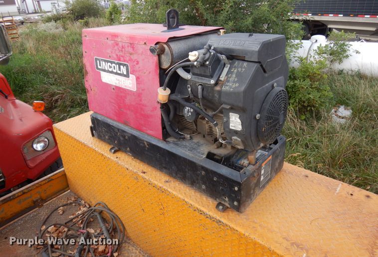 image for item JQ9341 2005 International 4300  utility / service truck