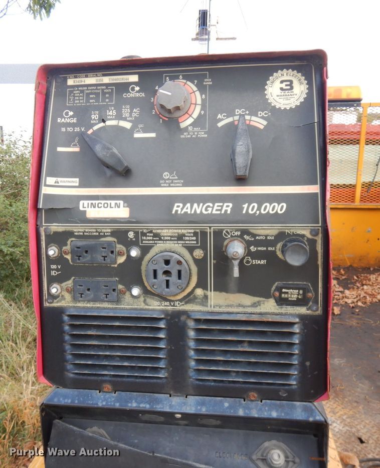 image for item JQ9341 2005 International 4300  utility / service truck