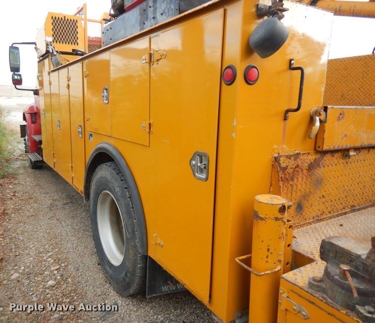 image for item JQ9341 2005 International 4300  utility / service truck