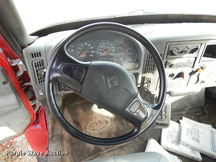 image for item JQ9341 2005 International 4300  utility / service truck