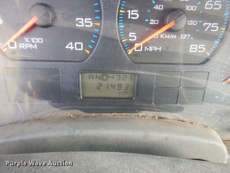 image for item JQ9341 2005 International 4300  utility / service truck