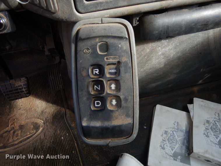 image for item JQ9341 2005 International 4300  utility / service truck